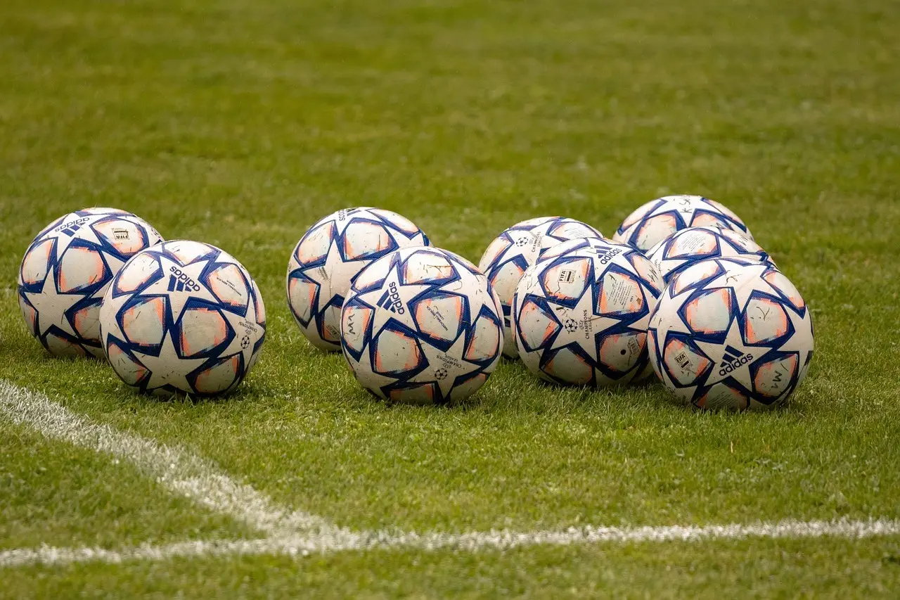 Derby-drama, sene scoringer og kort i flæng: Hele runde 13 i Primeira Liga 2025/26