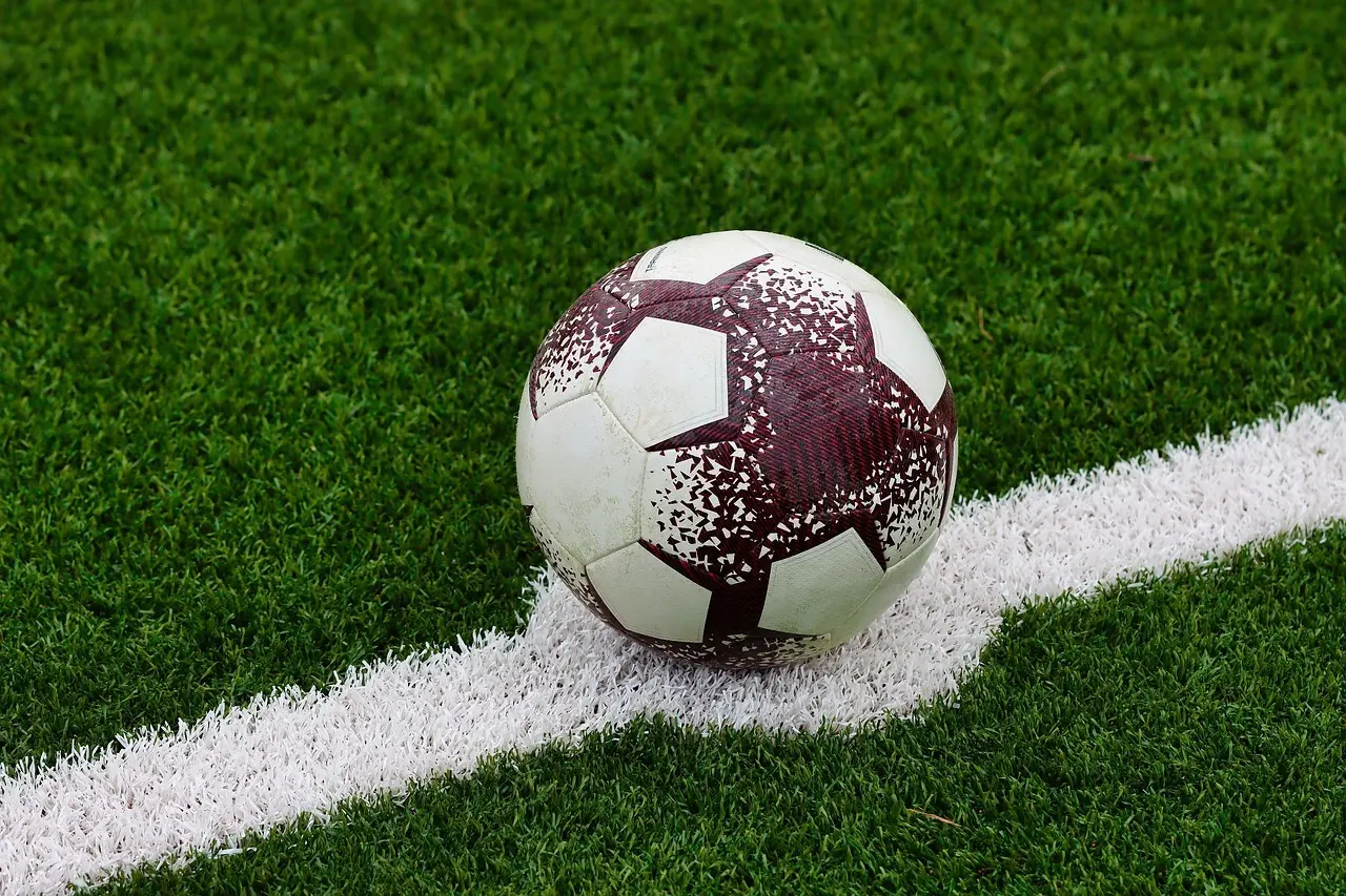 Sen drama, røde kort og mange uafgjorte: Liga 3 runde 6 samlet på portugisiskfodbold.dk