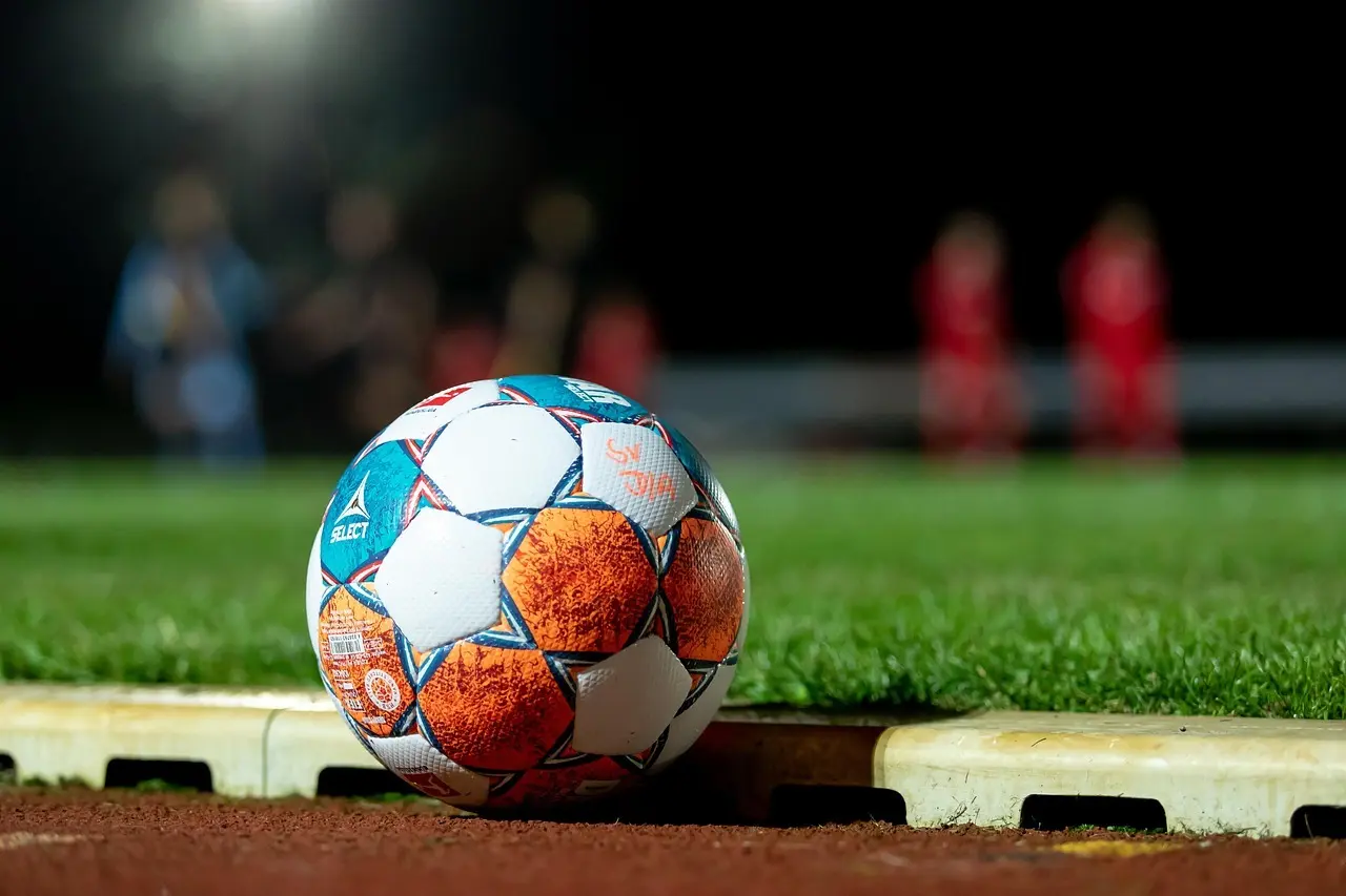Drama i døende minutter og vendte kampe: Segunda Liga 2025/26 sparket i gang med sene afgørelser